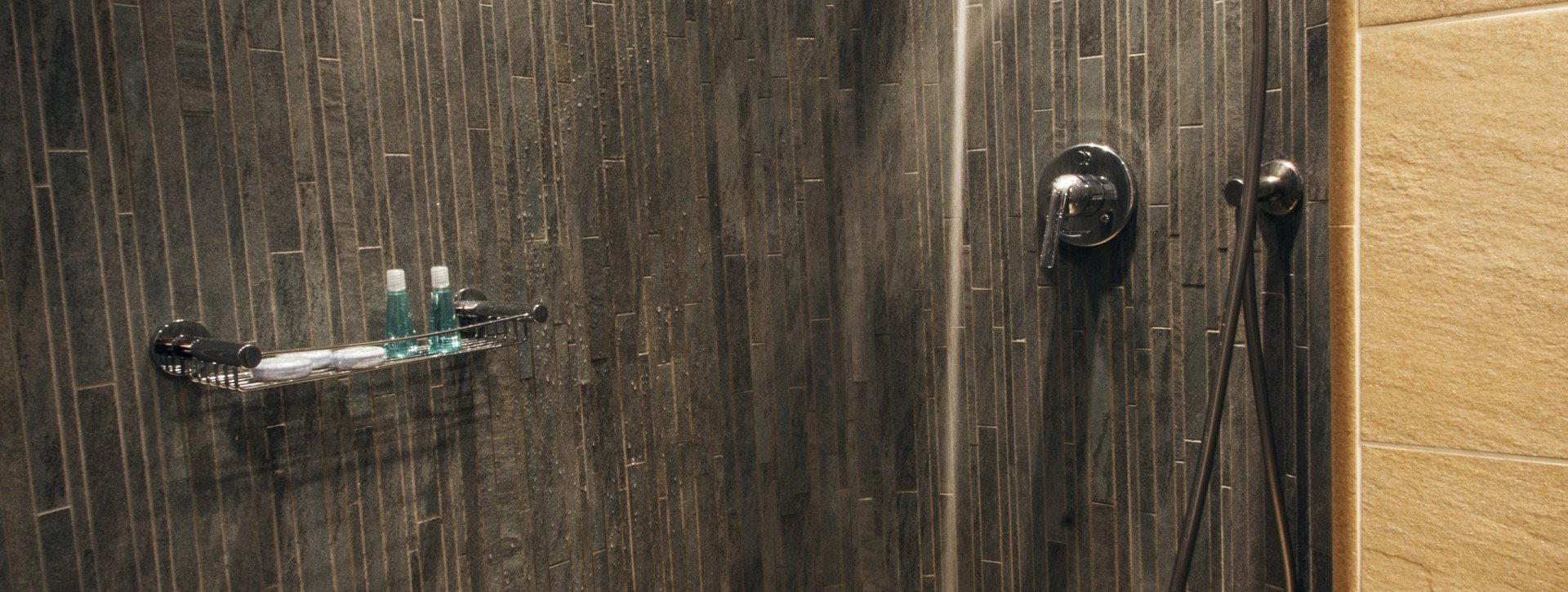 Dusche im Badezimmer