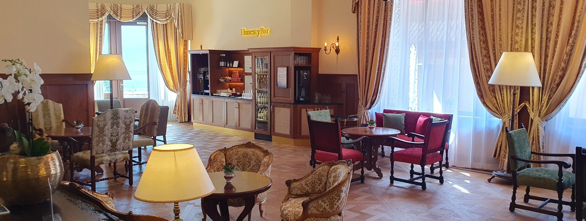 Renovierte Hotel-Lobby - International au Lac Historic Lakeside Hotel